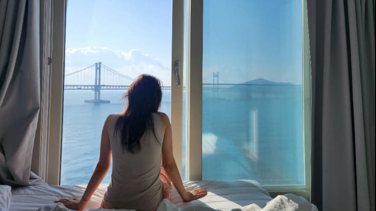 https://cms-travsim-prod.s3.eu-central-1.amazonaws.com/template-SoloFemaleAccomodation-1788420010948.jpg